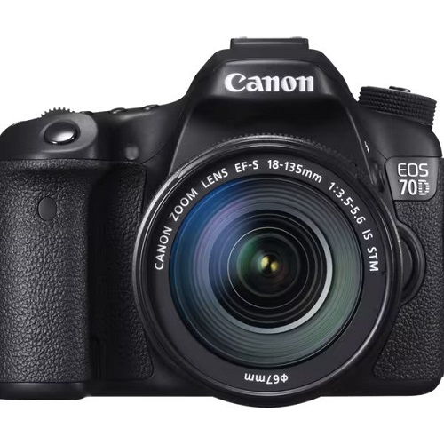Canon EOS 70D With 18-135mm Lens - deluxe.com.ng
