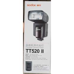GODOX FLASH TT520 II FOR PROFESSIONAL SHOOTING (DAME) - deluxe.com.ng